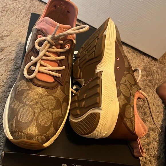 Gently worn | Coach Tech Runner | size 8 - Picture 4 of 4